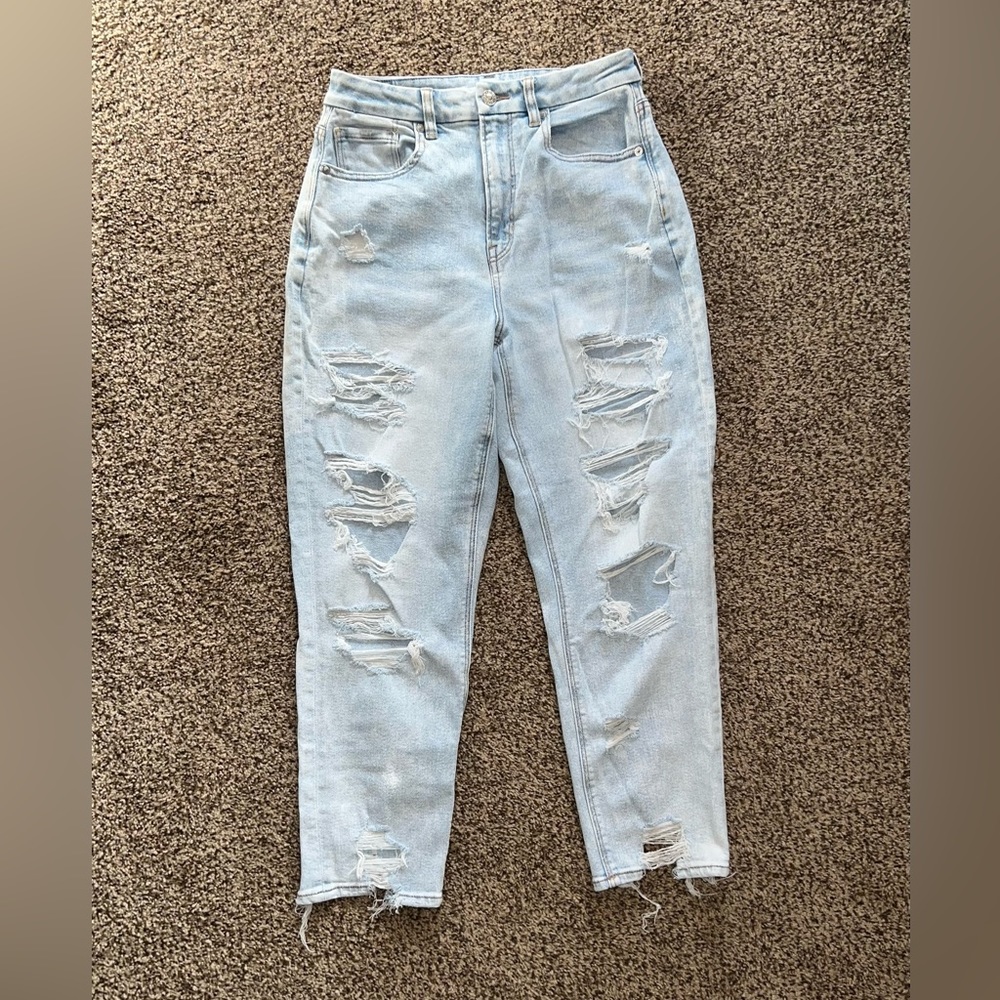 AMERICAN EAGLE- STRETCH CURVY MOM JEAN- 8 SHORT